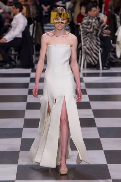 Look 27